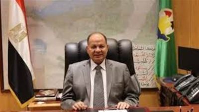 محافظ أسيوط يستقبل المصريين العالقين بالخارج في المطار