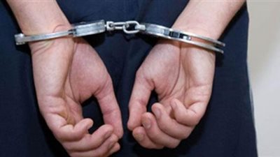 ضبط عامل سرق مشغولات ذهبية وهواتف محمولة من داخل شقة بمدينة نصر