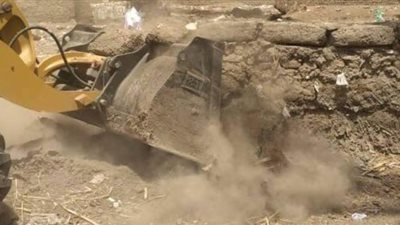 إزالة 31 حالة تعد على أملاك الدولة و4 مخالفات مباني بنقادة في قنا | صور