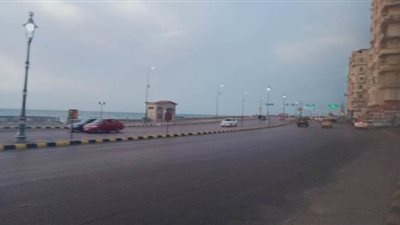 ٨ صور ترصد تحول كورنيش الإسكندرية إلى منطقة أشباح