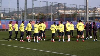 احتفال في مران برشلونة.. تعرف على السبب