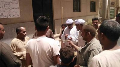 أقبال على منافذ بيع الكمامات بأسعار مخفضة في قنا | صور