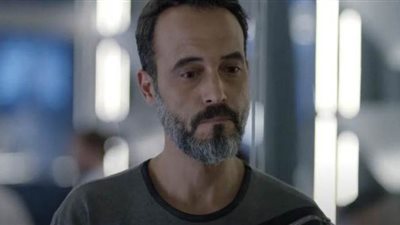 زين الآلي يعود للحياة ويحاول بناء درع بالحلقة 29 في مسلسل النهاية