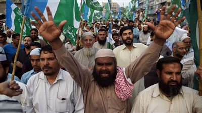 لماذا أصبح الإسلاميون أسرى للجمود والانغلاق؟ .. مناهجهم تكبت الرغبات والميول الإنسانية .. يشوهون دائما كل الأعراف والقيم الإنسانية