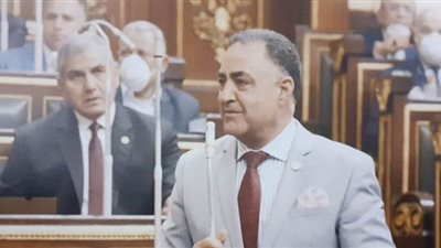 إلهامي عجينة يواصل هواية التصوير بالمستشفيات.. وأطباء الدقهلية: ينتهك كل القوانين