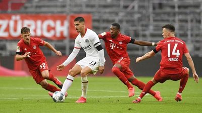 بايرن ميونخ يكتسح فرانكفورت 5-2 ويواصل صدارة الدوري الألماني | فيديو