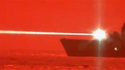 الجيش الأمريكي ينشر لأول مرة مشاهد استخدام مدفع ليزر بالمحيط الهادي | فيديو