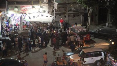 إقبال كبير على محال التسالي بعين شمس ليلة العيد رغم قرار الحظر | صور