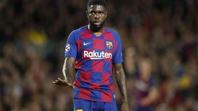 مدرب برشلونة يرفض رحيل مدافع الفريق