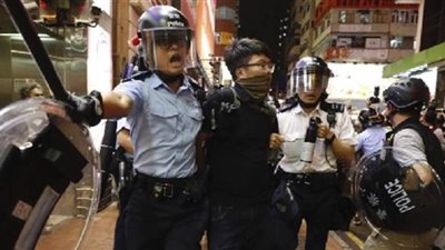 اشتباكات بين الشرطة والمتظاهرين في هونج كونج