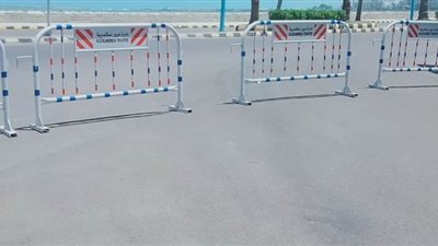 غلق طريق كورنيش الإسكندرية لمنع التجمعات بسبب كورونا | صور
