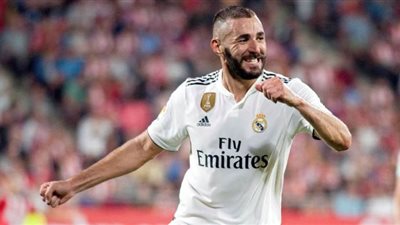 كريم بنزيما بالجلباب: عيد مبارك على الجميع تقبل منا ومنكم | فيديو