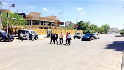 حواجز حديدية لمنع تجمعات المواطنين على كورنيش المنصورة