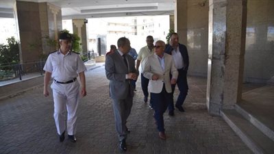 محافظ بورسعيد يقدم التهنئة لرجال الشرطة بعيد الفطر l صور