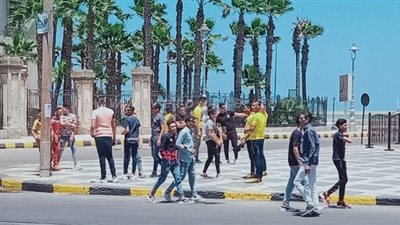 تجمعات نادرة تخرق حظر التجوال بالإسكندرية