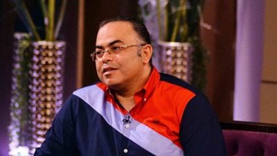 عمرو سمير عاطف أفضل مؤلف في استفتاء 