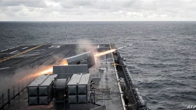 الجيش الأمريكي يستعرض قوته النارية الهائلة في مياه الخليج لردع إيران