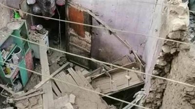 سقوط عقار وتصدع العقارين المجاورين له بالجيزة | صور