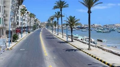 لليوم الثاني.. غلق طريق كورنيش الإسكندرية لمنع التجمعات بسبب كورونا | صور