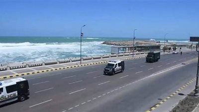 ٧ صور ترصد غلق كورنيش الإسكندرية بسبب كورونا