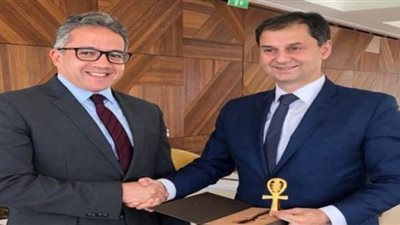 وزير السياحة والآثار يبحث مع نظيره اليوناني التكامل في المجال السياحي باتفاقية ثنائية