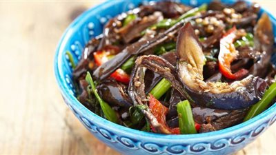 طريقة عمل أكواب سلطة الباذنجان المشوي والثوم