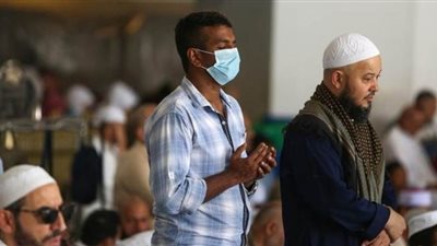 إقامة الصلوات الخمس بالمساجد.. تعرف على أول دولة تعيد فتح بيوت الله