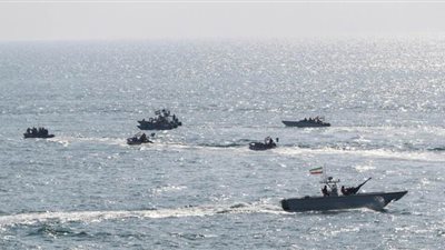 الحرس الثوري الإيراني يحذر مهربي السلع والوقود