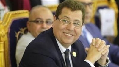 برلماني يطالب بفتح منافذ لبيع الكمامات بأسعار رمزية