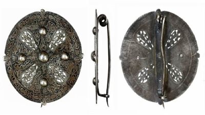 بروش فضي عمره 1100 عام يحمل أسراراً ويترك العلماء عاجزين عن حل لغزه