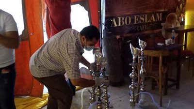 إغلاق مقهي في بورسعيد يستقبل الرواد ويقدم الشيشة| صور