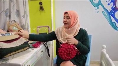قصة صاحبة أول ورشة لصناعة الشنط الحريمي من خيوط الكروشية بقنا | فيديو وصور