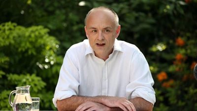 مستشار رئيس وزراء بريطانيا ينهي الجدل: لن أستقيل