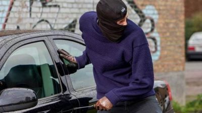 تجديد حبس عاطلين تخصصا في سرقة السيارات بالإكراه بالتجمع