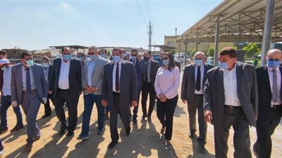وزير الزراعة ومحافظ البحيرة يتفقدان محطة الانتاج الحيواني وتصنيع الالبان بوادي النطرون