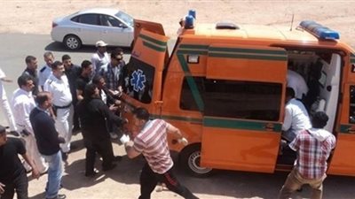 مصرع وإصابة 3 شبان دهستهم سيارة ملاكى بطريق جسر السويس