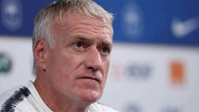 مدرب فرنسا ينتقد عودة الدوري الألماني والإسباني