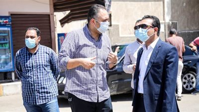 بالكمامة.. نائب محافظ قنا يتفقد مجمع المواقف لمتابعة تنفيذ قرارات مجلس الوزراء| صور