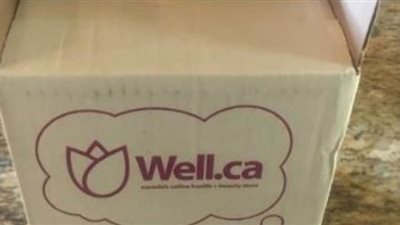 مواطن كندي يتسلم طردا بعد تأخير دام 8 أعوام | صور