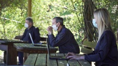 في ظل كورونا.. طلاب إيطاليون يخوضون الامتحانات وسط أشجار الزيتون| صور