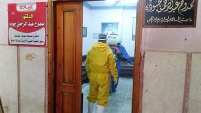 تعقيم وتطهيرعيادة طبيب ترددت عليها مصابة بكورونا بالعريش| صور