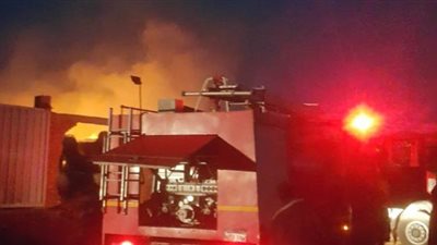 السيطرة على حريق مخزن الكرتون بطريق بلبيس.. والخسائر المبدئية 20 مليون جنيه | فيديو