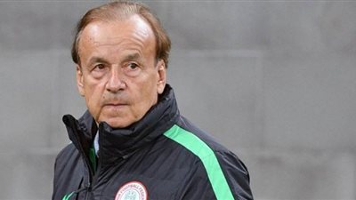 رسميًا.. تجديد عقد روهر مدرب نيجيريا حتى 2022