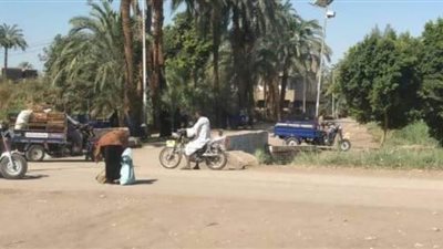 قوات الأمن بقنا تفض السوق الأسبوعي بالبحري قامولا | صور