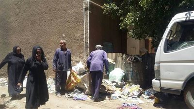 20 صورة ترصد أعمال النظافة ورفع القمامة بشوارع نقادة للوقاية من كورونا