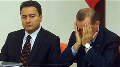 باباجان: أردوغان دمر الديمقراطية في تركيا