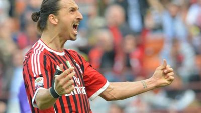 إبراهيموفيتش يعود إلى السويد بعد إصابته في تدريبات ميلان