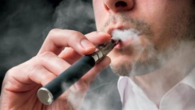 احذر.. تدخين السجائر الإلكترونية لفترة وجيزة يؤدي إلى مشاكل خطيرة