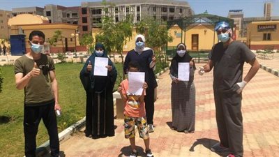 تعافي 9 حالات كورونا وخروجهم من عزل المدينة الجامعية ببني سويف