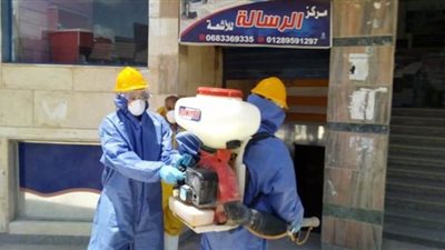 تعقيم وتطهير عيادة طبيب ومراكز تحاليل في العريش تردد عليها مصاب بكورونا| صور
